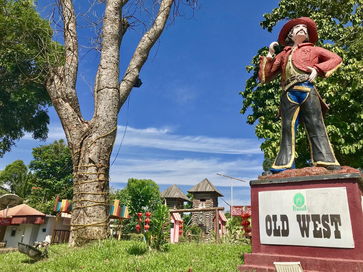 Melaka Afamosa Resort D'Amour: Private Villa with Garden View and Theater Room photo
