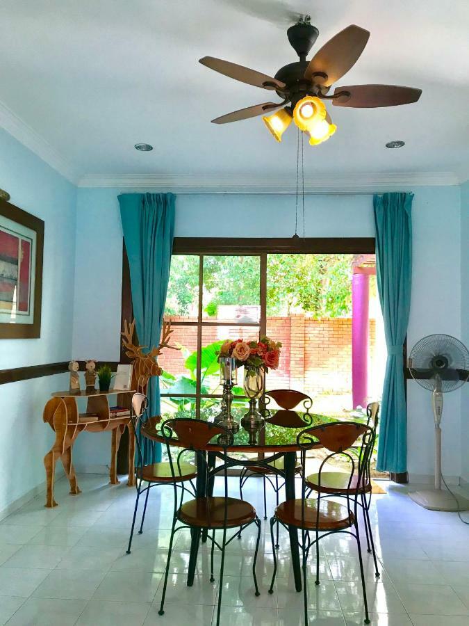 Melaka Afamosa Resort D'Amour: Private Villa with Garden View and Theater Exterior photo